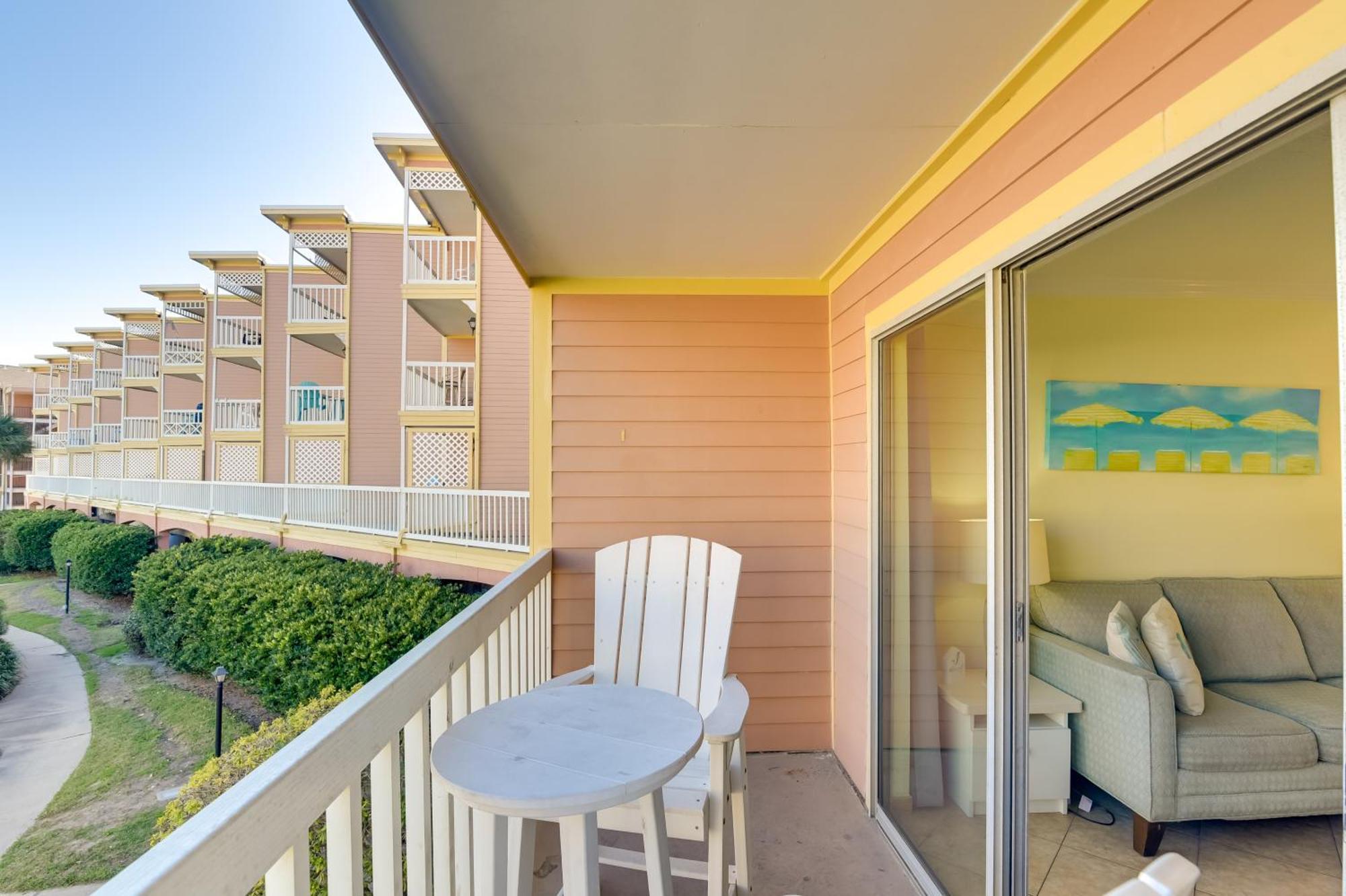 Coastal Galveston Condo Walk To Shoreline! Exterior photo